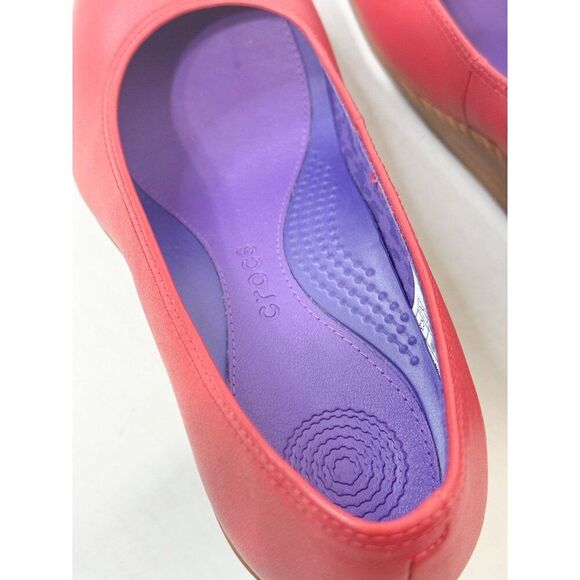 Crocs A-Leigh NWOB Sz 8 Red Closed-Toe Leather Wedge Sandals - Picture 9 of 12